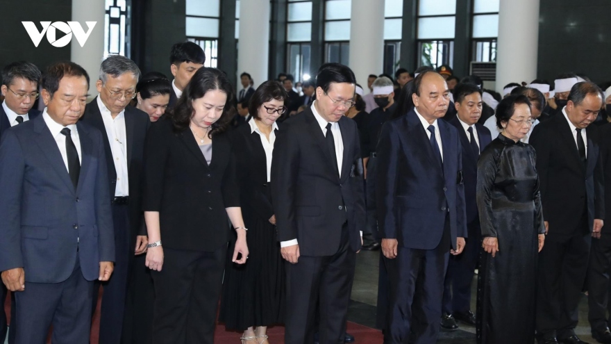 Vietnamese leaders mourn for former Deputy PM Vu Khoan